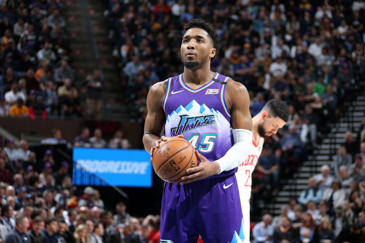 CBSSportsHQ's tweet image. Happy 24th Birthday to Donovan Mitchell 🕷

Mitchell's numbers in the Jazz's first-round series were INSANE:

36.3 PPG | 52.9 FG% | 51.6 3P% | 94.8 FT%

Future is looking good in Utah #takenote