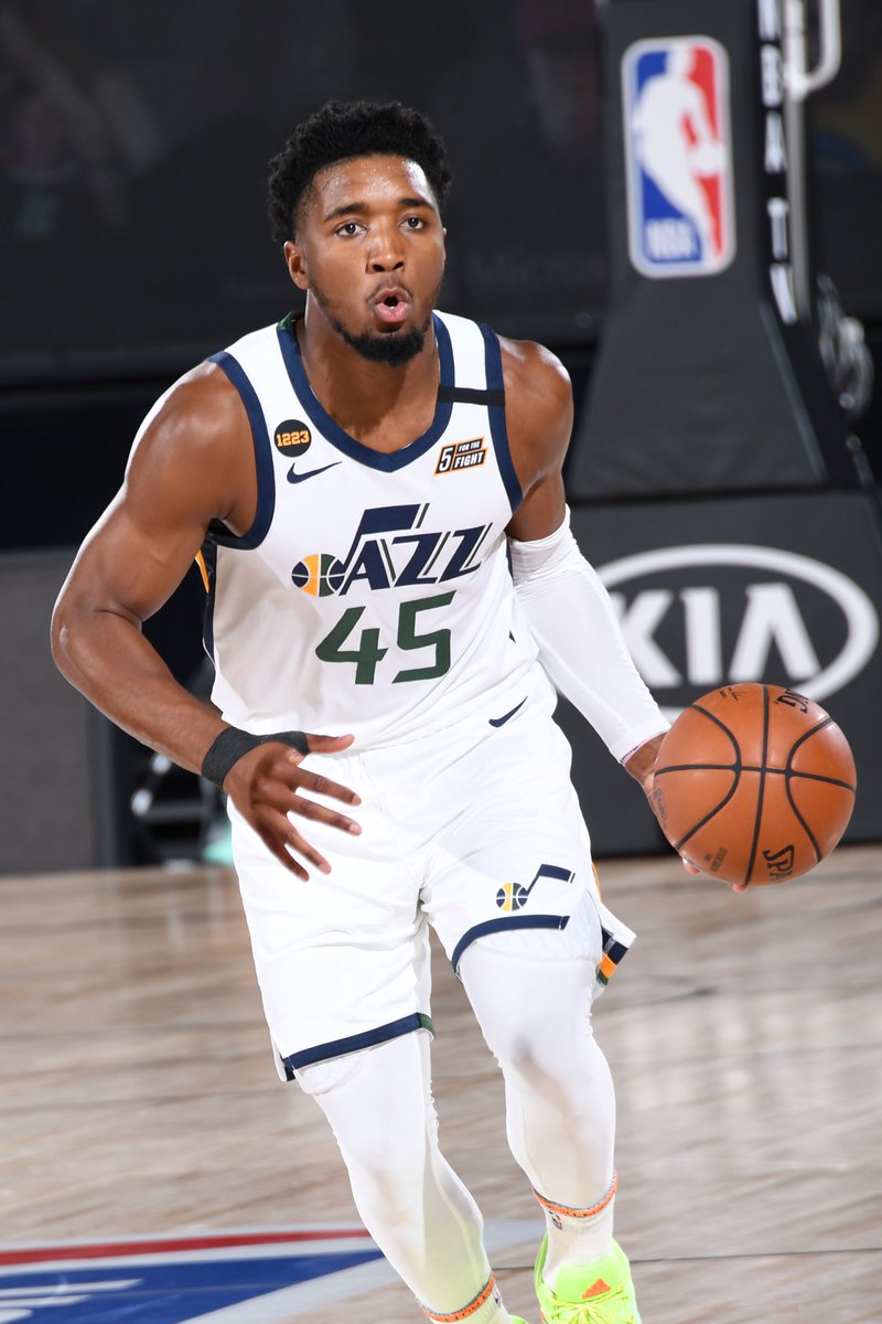 CBSSportsHQ's tweet image. Happy 24th Birthday to Donovan Mitchell 🕷

Mitchell's numbers in the Jazz's first-round series were INSANE:

36.3 PPG | 52.9 FG% | 51.6 3P% | 94.8 FT%

Future is looking good in Utah #takenote