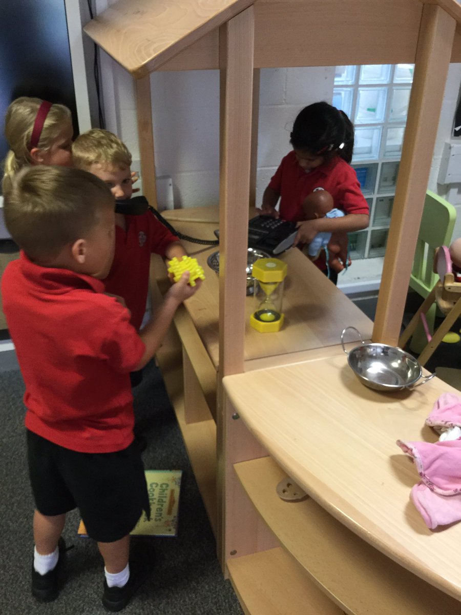 BGS_LowerSch's tweet photo. We are having lots of fun in reception and making new friends.
#BGSreception #BGSindependence #BGScollaboration https://t.co/vyX10nzoUR