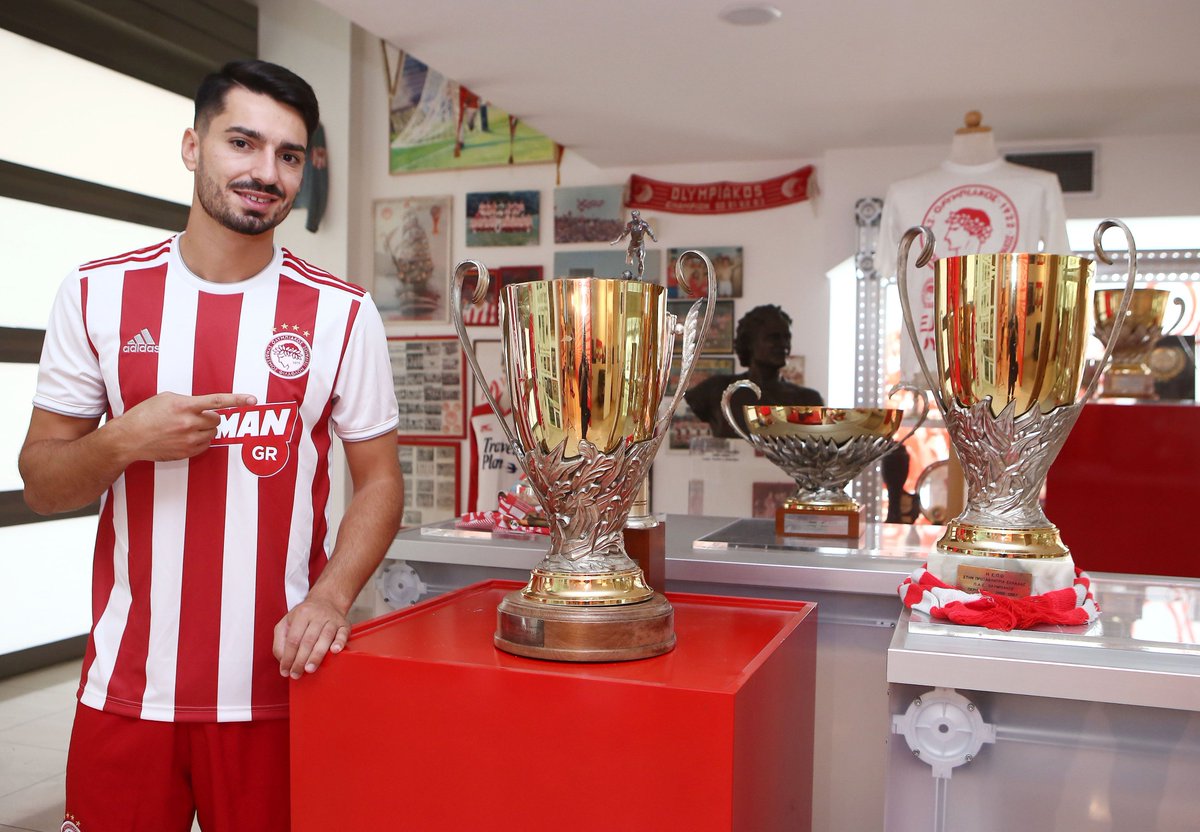 olympiacosfc's tweet photo. Μέλος της οικογένειας του Ολυμπιακού ο Πέπε! / Pêpê is a member of the Olympiacos family!
 
#Olympiacos #Transfer #Welcome #PedroRodrigues #Pêpê #WelcomePedroRodrigues #WeKeepOnDreaming https://t.co/QnGz2ns6Sw
