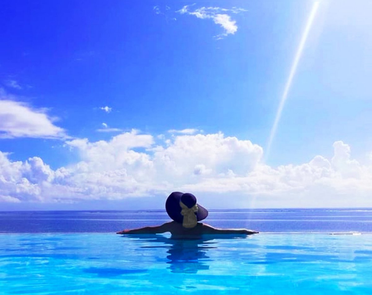 EuniquVoice's tweet photo. π My kind of Monday Blues π
I can't believe I'll be leaving this #beautiful #weather for the cold in #nairobi π
#no #monday #blues #blue #waters #beachlife #beachgetaway #makelastingmemories #tembeaafrique #travelgram #igtravel #igkenya #africa #diani #magicawait #paradise https://t.co/Gpfrja6Zw4