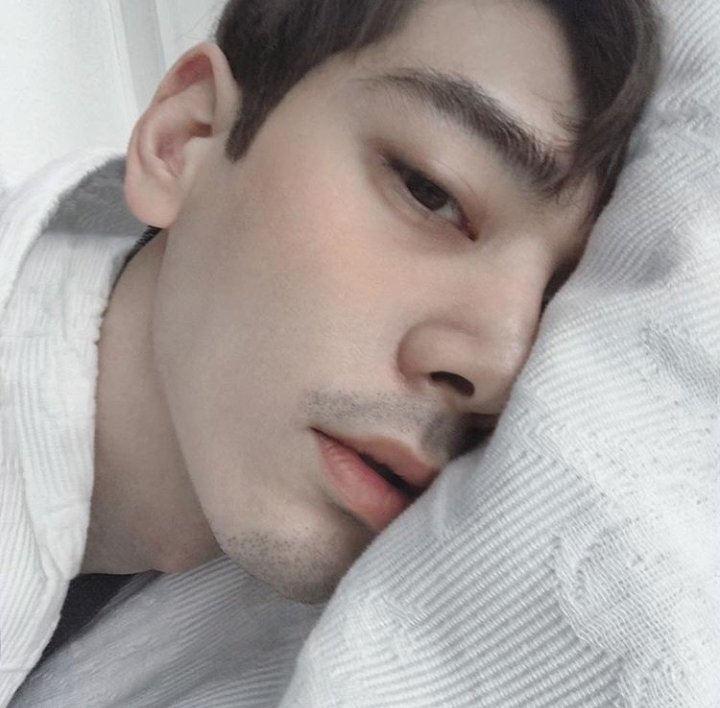 inkyung97_'s tweet photo. Pillow talk https://t.co/CdxYeEk9rH