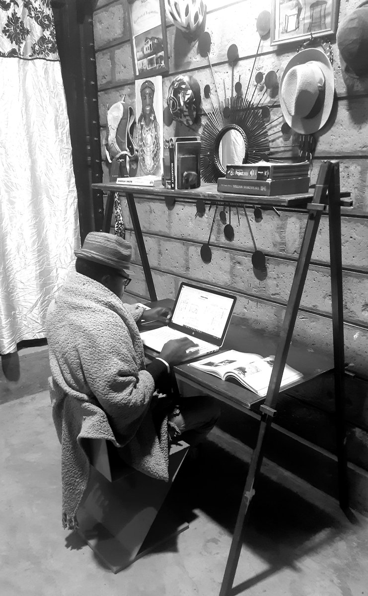 dnahinga's tweet photo. #New : If you are looking for a simple study table &amp; book shelf 
Size: 0.83m D x 1.36m W x 1.6m H

👉🏿A-Shaped 16gauge Square Tube Main Frame + 16g Ms plate

👉🏿Finish: Metal Paint

👉🏿Add On: Side Hanger, Lighting

Cost/Unit : Kes. 15,000 minus Transport

#GetWorkDone 
#UBWorkshop https://t.co/95EPXsJsCN
