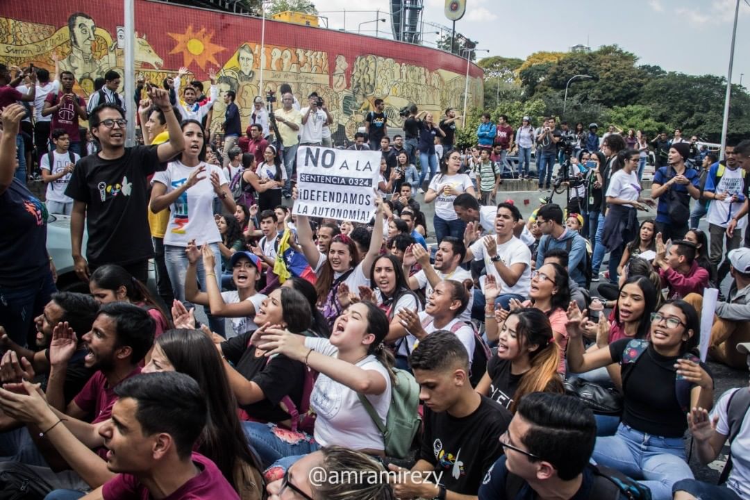 Venezolano #Ven_Actívate tweet media