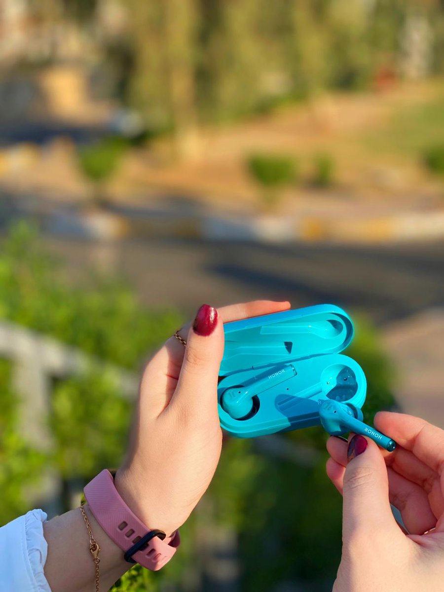 Honorarabia's tweet photo. شهد بقمة السعادة وهي تستمع لقائمة الأغاني المفضلة عندها مع سماعات #MagicEarbuds. خبرونا شو هي الأغاني الصيفية الي تستمعون لها بشكل متكرر هذه السنة؟ 🎶
متوفر الآن في #العراق!
لمزيد من المعلومات، اتصلوا على الرقم: 07831111000
زوروا موقعنا: https://t.co/d9GMvaVpYi https://t.co/FXhPVZzASd