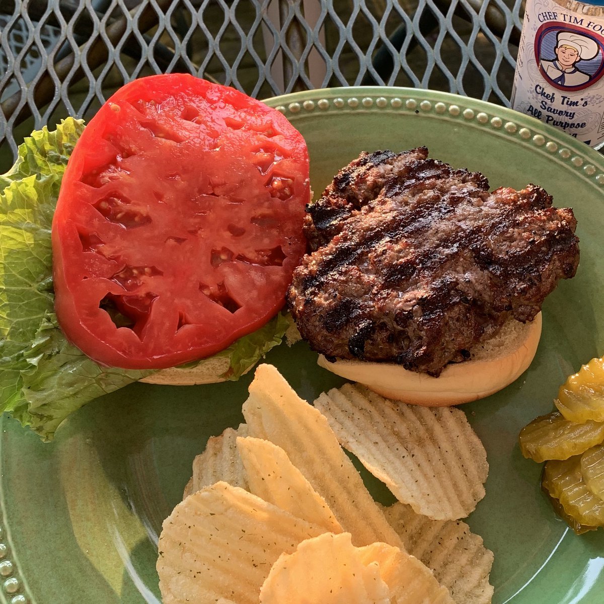 ChefTimFoods's tweet photo. Looking forward to a burger today! Our garden is still producing wonderful tomatoes to complement them! 🍅 🍔
#LaborDayMenu https://t.co/N5NfcLODAd