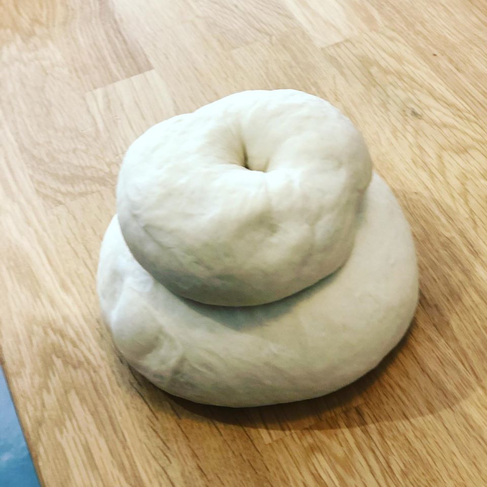 HunnypotCottage's tweet image. Do you love the smell of a freshly baked loaf wafting through the house?

Learn the skills you need to become a master baker with Hunnypot Cottage Bakery.
 
Find out more here hunnypotcottagebakery.co.uk/food-courses.h…

#Bread #Courses #Learntobakebread