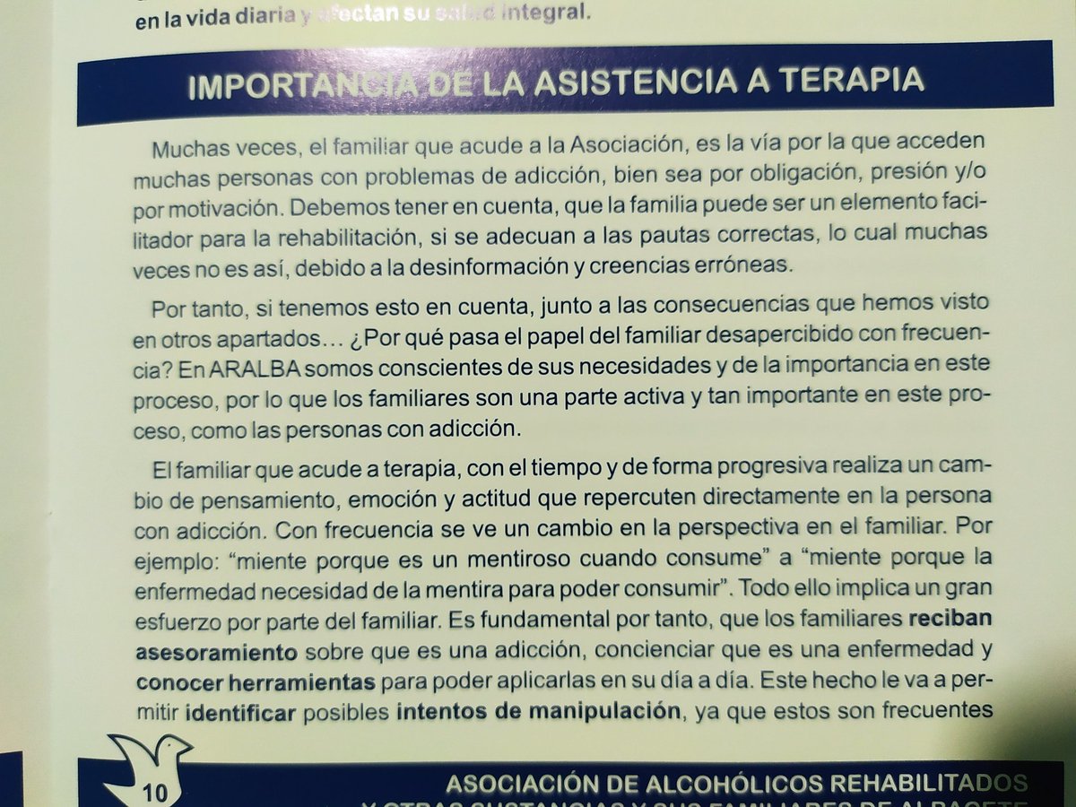 ARALBAasociaci1's tweet photo. Cartilla @ARALBAasociaci1. 
El familiar es un pilar Muy importante para la rehabilitación. 💪 #SiempreAralba https://t.co/u6NC8F086h