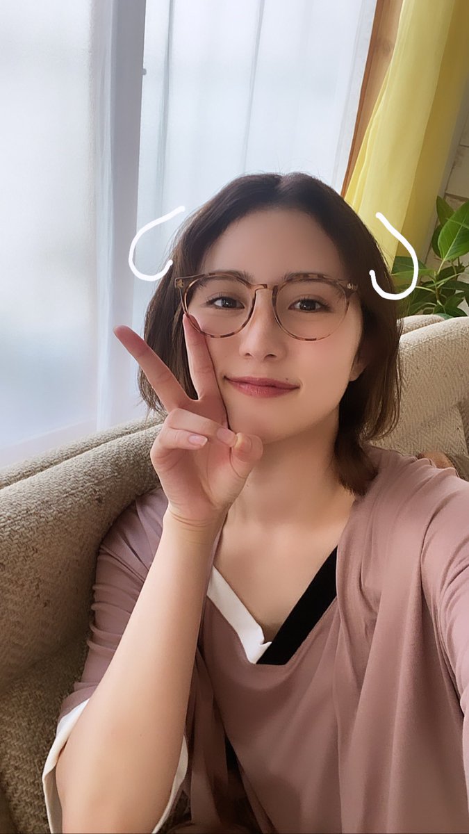 まつきりな Matsuki Rina V Twitter バンドルカードのwebcmに起用していただきました Nonstyleさんの広告でよく見てたのでとっても嬉しい オフショット貼ります Youtubeやtiktokの広告など 見つけたら教えておくれ T Co K0mrha26on Twitter