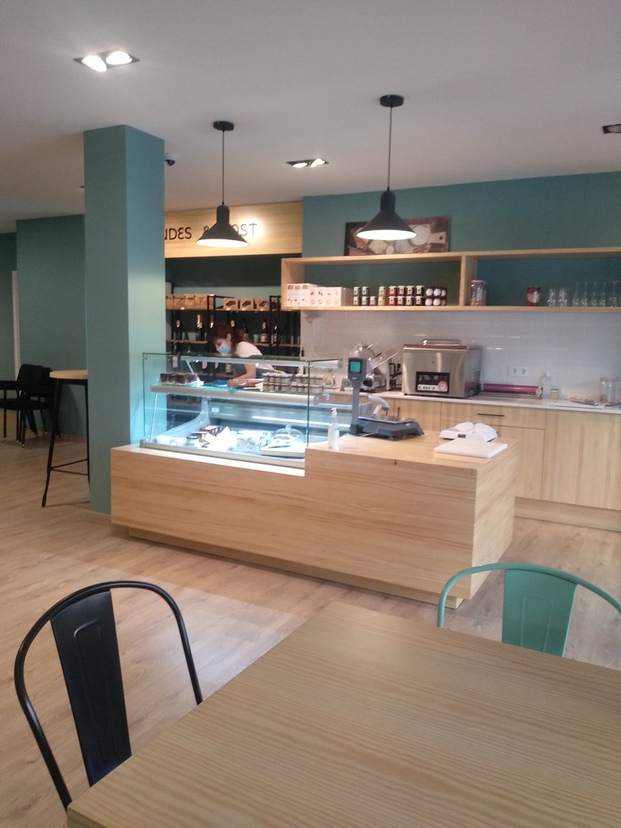 COMERÇ IGUALADA tweet media