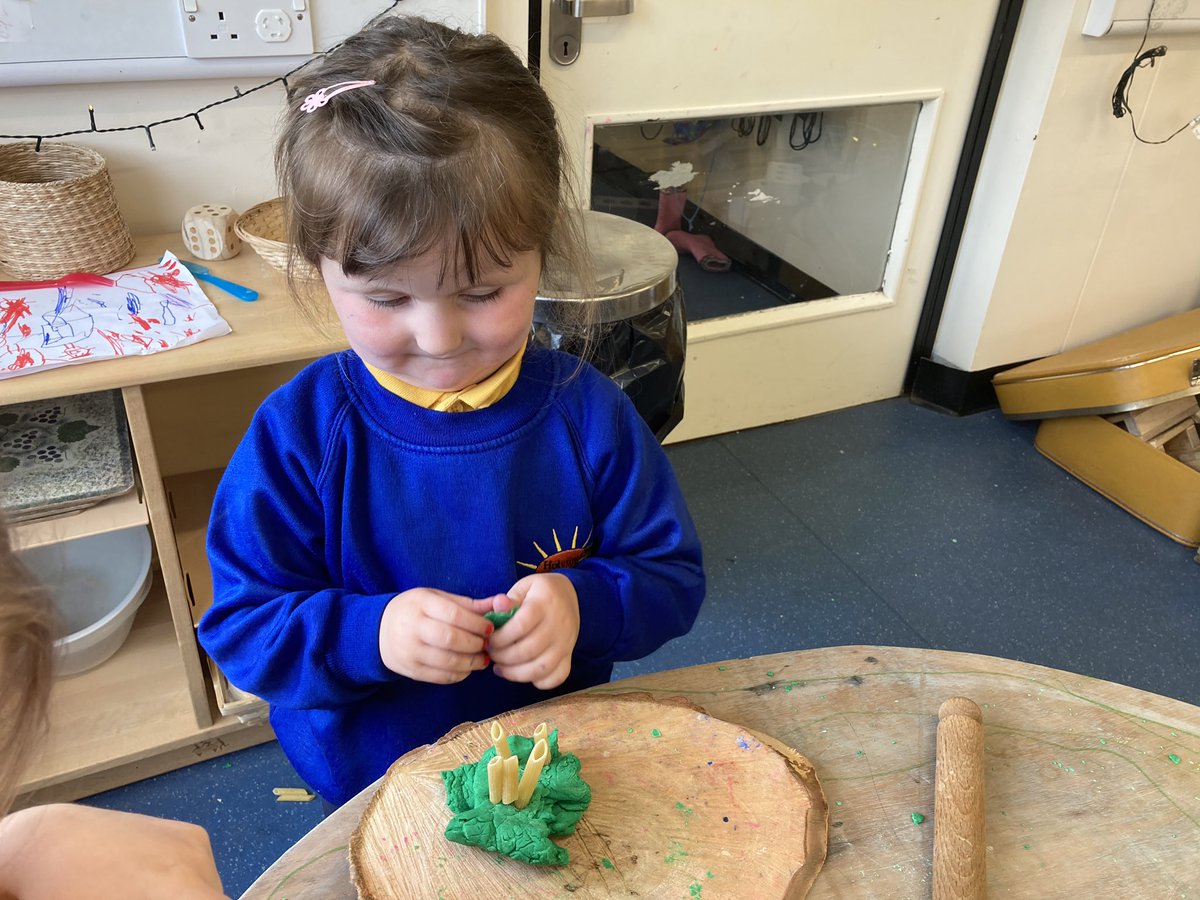 HolytownNC's tweet image. A was having fun making all her friends a pasta sandwich 🥪 #realifeevents #usingourimagination