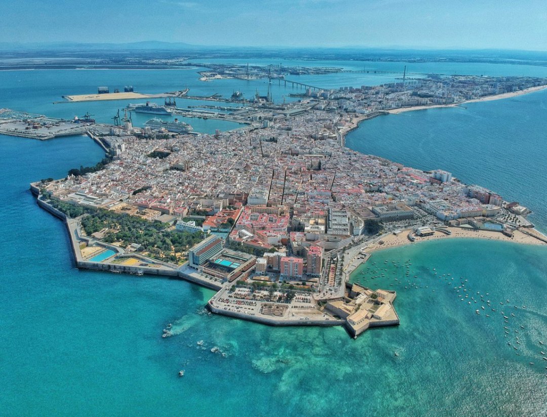 Angel_Caeli's tweet photo. Creo que todavía no valoramos Cádiz lo suficiente. Luminosa perla del Atlántico español, con personalidad única y arrolladora, sabor hispanoamericano y cuna de las libertades. https://t.co/ZfvlkIbrNn
