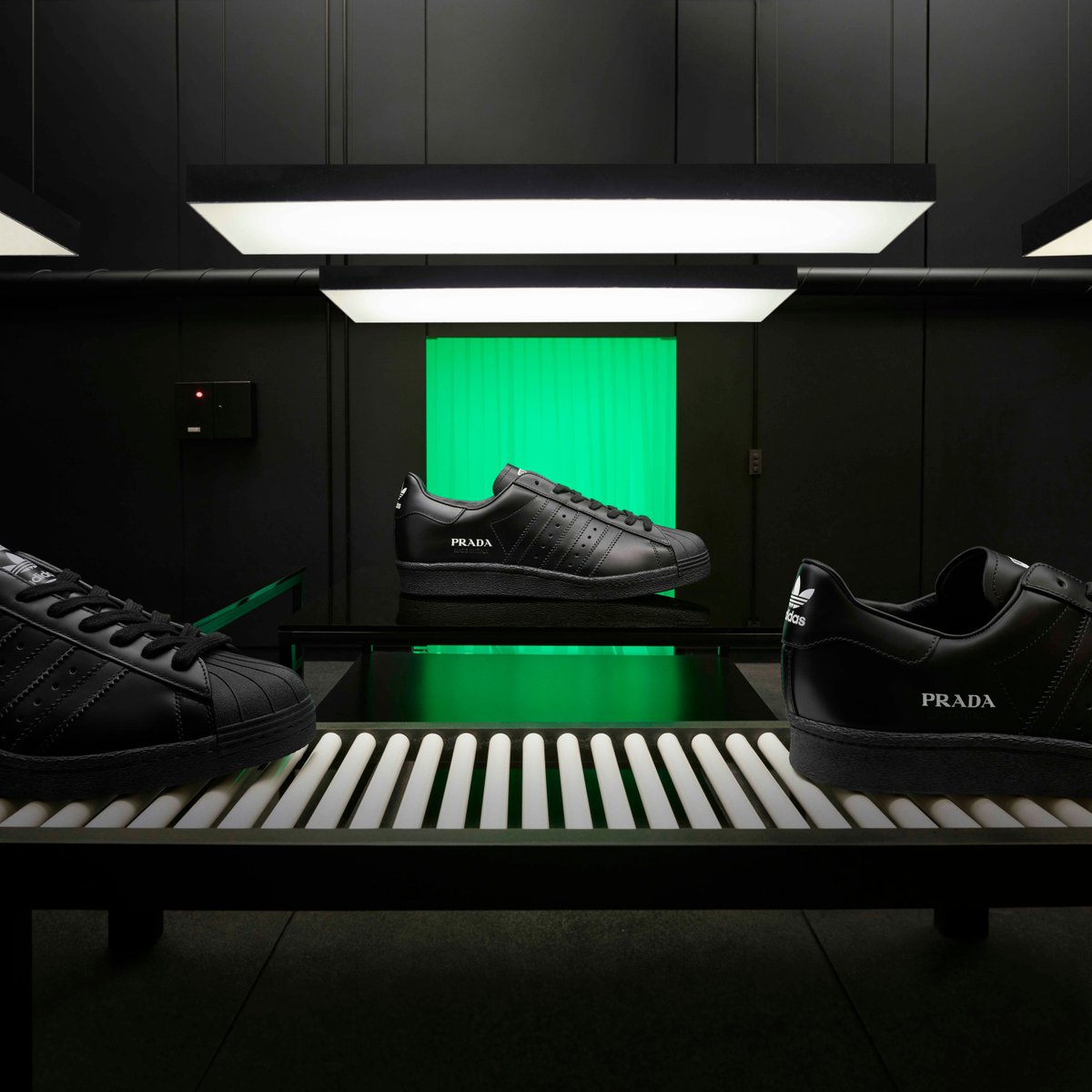 prada_japan's tweet photo. #Pradaforadidas 第2弾の新しい「Prada Superstar」は9月8日よりプラダ 青山店、プラダ 銀座店、プラダ MIYASHITA PARK店、プラダ 名古屋店、プラダ 大阪心斎橋店、プラダ 神戸店で発売。公式オンラインストアでは9月8日11時発売開始。
詳しくはこちら
https://t.co/y3StilODt1
#Prada
#プラダ https://t.co/ycKCwaOF5o