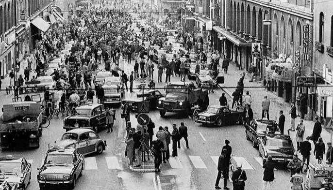 Première matinée en Suède  lorsque le pays a décidé de changer la conduite à gauche pour la conduite à droite (1967)