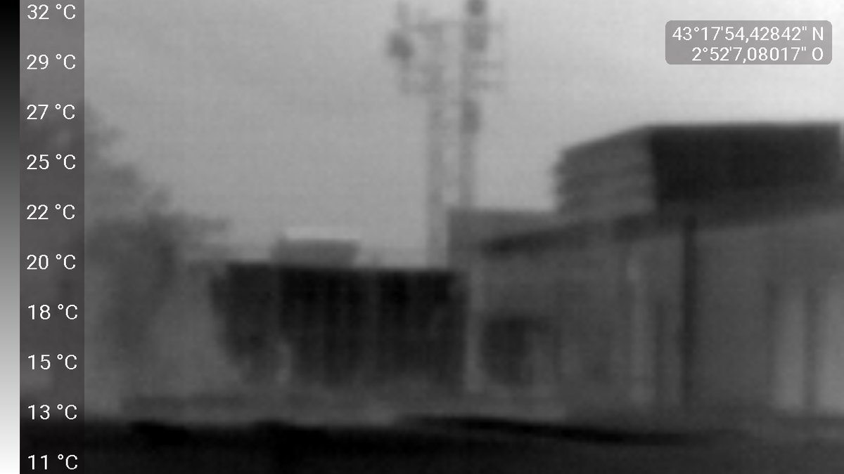 m_msanta's tweet photo. new:ww https://t.co/X8O5NqJ0n3 🔦🏛️☁️ Yesterday 50 body packets were on the road with our tourist bus visiting Internet infrastructures aroud Bilbao with @GETXOPHOTO 📸 Thermal image, Tata Communications Center, Derio. #getxophoto #internetour #infrastructures https://t.co/PrKEyKerYz