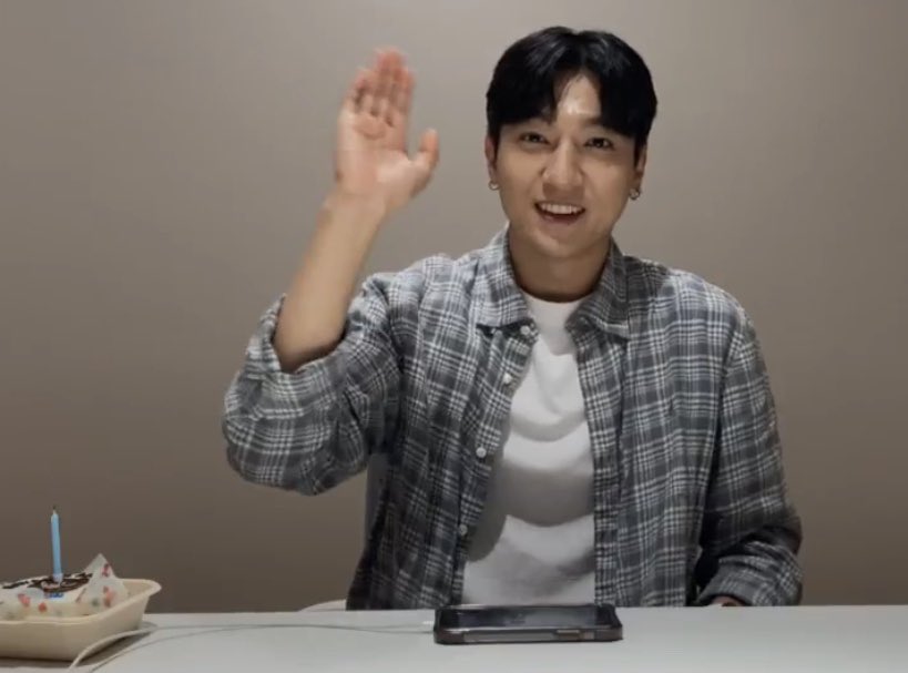 2 amazing hoursthank you sungjin and day6’s most viewed vlive ever! everyone missed him so much
