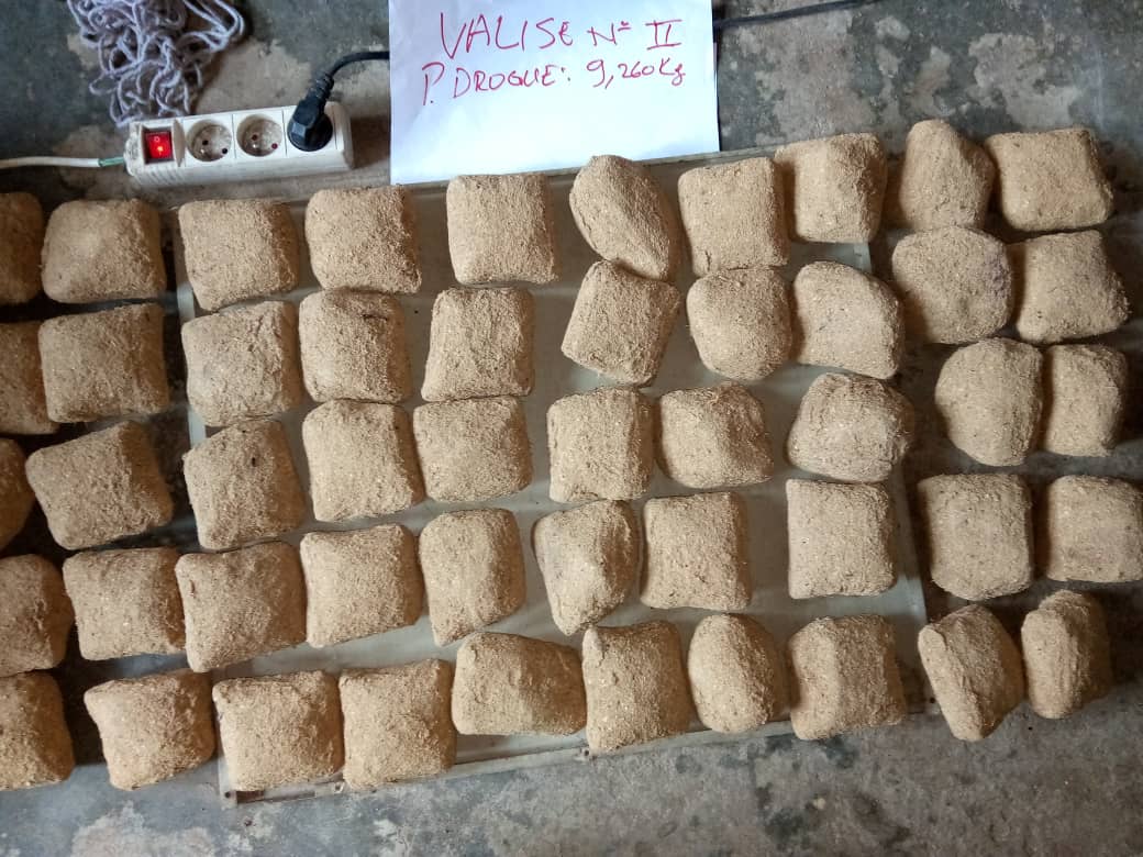 alphonseabongwa's tweet photo. #Cameroon frontier police impound 18kgs of drugs #metamphetamine at the #Douala Airport. The trafficker, 43 year old #Damian #Anichebe was heading to #Greece via #Brussels https://t.co/i4dRBllvwD
