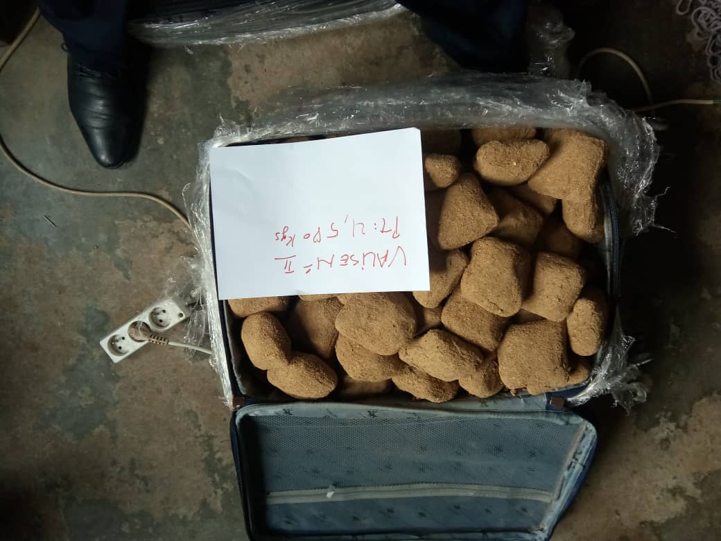 alphonseabongwa's tweet photo. #Cameroon frontier police impound 18kgs of drugs #metamphetamine at the #Douala Airport. The trafficker, 43 year old #Damian #Anichebe was heading to #Greece via #Brussels https://t.co/i4dRBllvwD