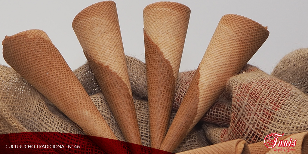 Nuestros cucuruchos artesanos del nº 46 se elaboran con la tradicional galleta de barquillo enrollada mediante planchas de calor para proporcionarles su forma cónica característica con una especial atención en la selección de las materias primas utilizadas. #BarquillosTanis