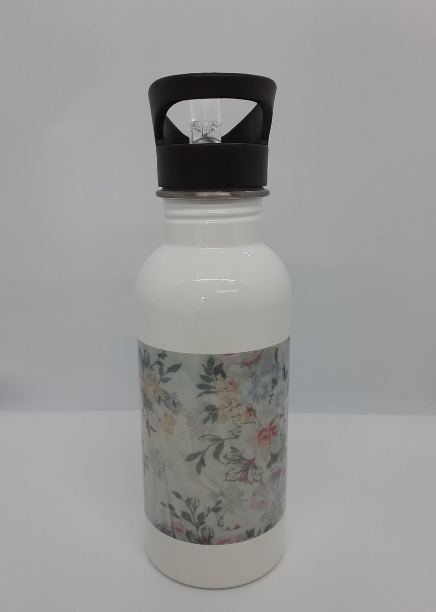 MMPSwindon's tweet photo. Personalised Water Bottles Aluminium 600ml with built in straw.  It's yours and only yours - what would you choose?
#thatsmine #StaySafeStayHealthy 
£16.95 each in either silver or white.
Want a team/family/group order, volume discounts available just ask! #everyonesawinner https://t.co/pp5AvUij9Y