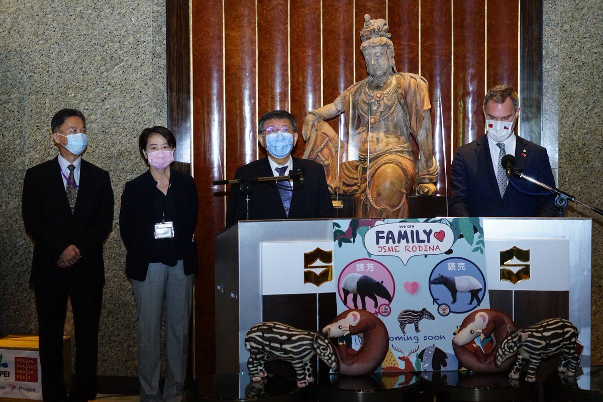 Shan_Huang33's tweet photo. Some highlights from last week include:
🇨🇿 met with @ZdenekHrib during his visit to Taipei.
🏥 reported to Minister Shih-Chung Chen about Taipei’s #FoodSafetyTesting at Executive Yuan.
🎵 attended the #openingperformance of the Taipei Pop Music Center. https://t.co/s0eid79y4T