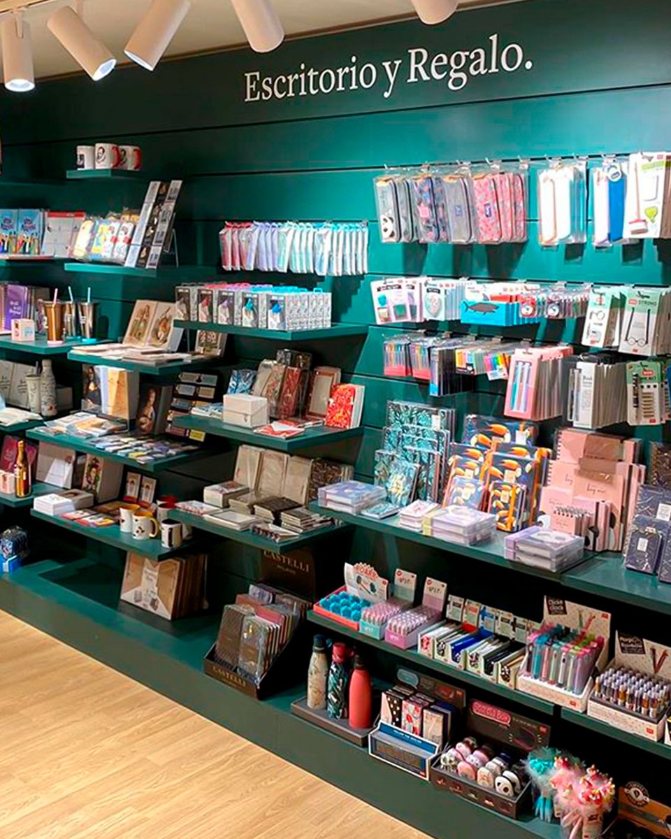 CCSalera's tweet photo. Empieza la vuelta al cole y una de las cosas que no les puede faltar a vuestr@s hij@s es una agenda escolar. En nuestra tienda @casadellibro las encontrarás de mil colores. ¡Vuelve a la rutina con los mejores precios! 🌈📚😍 #CCSalera #CasaDelLibro #MaterialEscolar #Castellón https://t.co/i7jPoiyfPS