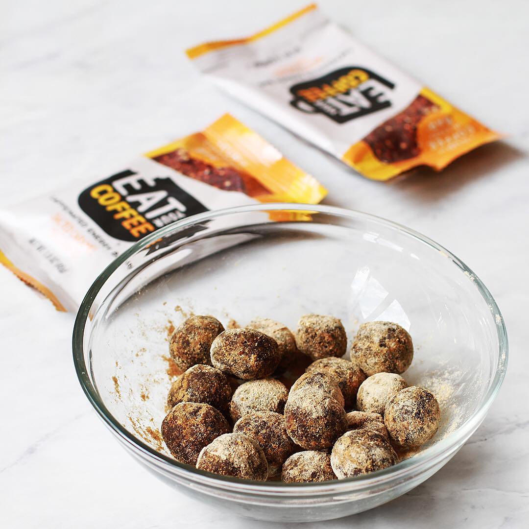 Does anyone else celebrate the weekend with a Friday baking (or no-bake) session?! Today, we're feeling Eat Your Coffee protein bites, both fueling and satisfying 🤩
