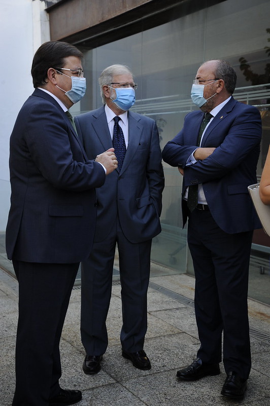 El Presidente #JCRIBarra ha asistido esta mañana al acto de conmemoración del día de #Extremadura. Desde <a href="/Fundceri/">Fund. Centro de Estudios Pte. Rodríguez Ibarra</a> queremos felicitar a todos los galardonados con la medalla de Extremadura. 💚🤍🖤 

#SencillamenteGracias
#DíadeExtremadura
#8Septiembre
#Gracias