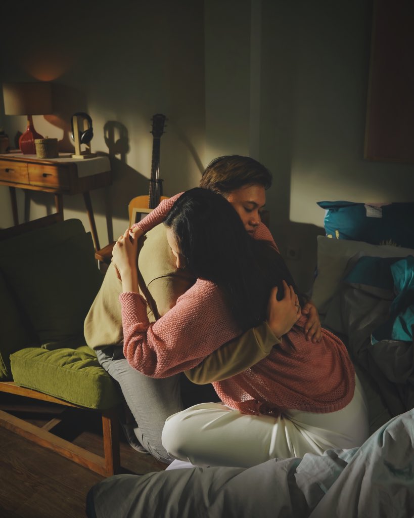 terkadang tuhan senang menunda agar kita lebih banyak belajar. segalanya yg terbaik untuk kamu.