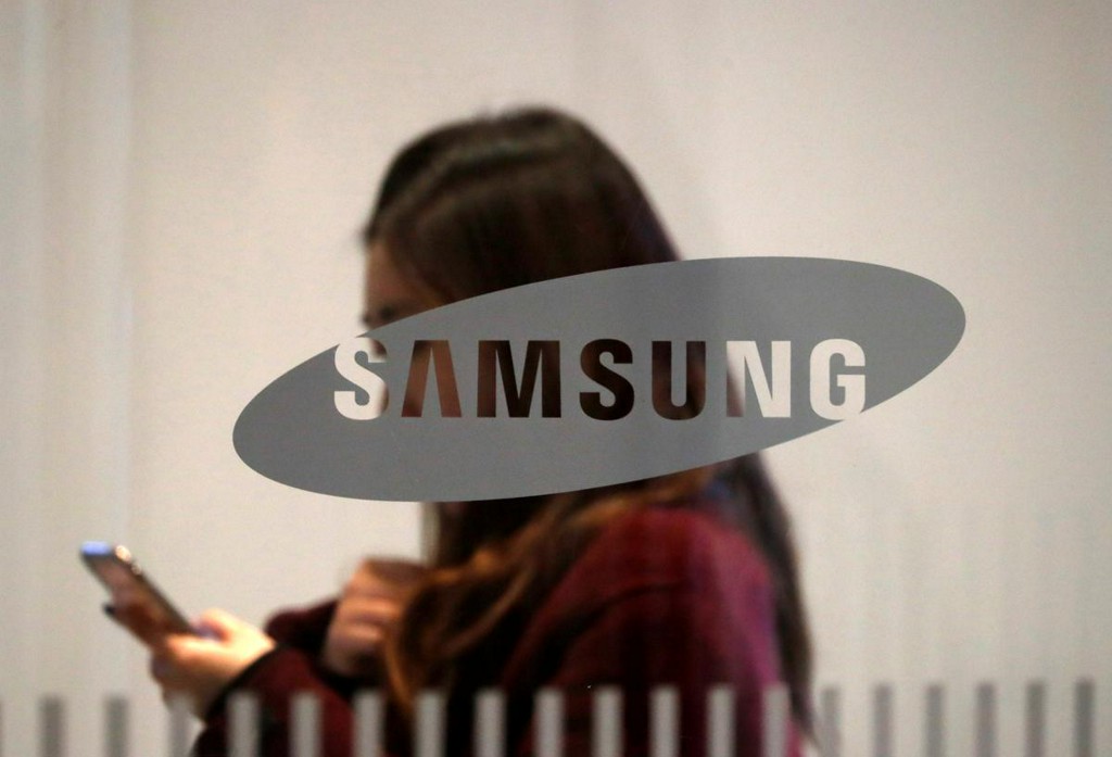 Reuters's tweet photo. Samsung Elec to shut down sole China TV factory by Nov https://t.co/rPpR2UkT6r https://t.co/KCmphY8mvi