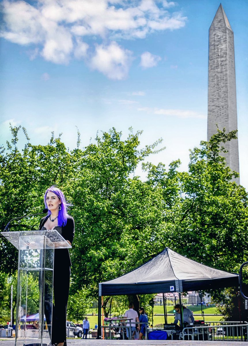KaraKryptonite's tweet photo. Morning Mr.President @realDonaldTrump Did you hear us on Saturday @ The Ellipse? 😊 Hundreds of vapers gathered w/ 2 messages- #WeVapeWeVote &amp; #ReformPMTA 🇺🇲  

Sept 9th @FDATobacco is wiping out thousands of American manufacturers &amp; shops. Don't let Big Tobacco win! #SaveTheVape https://t.co/K5foTKrUPt