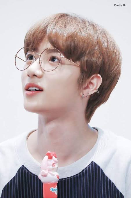 Beomgyu's twin as the tiniest nerd