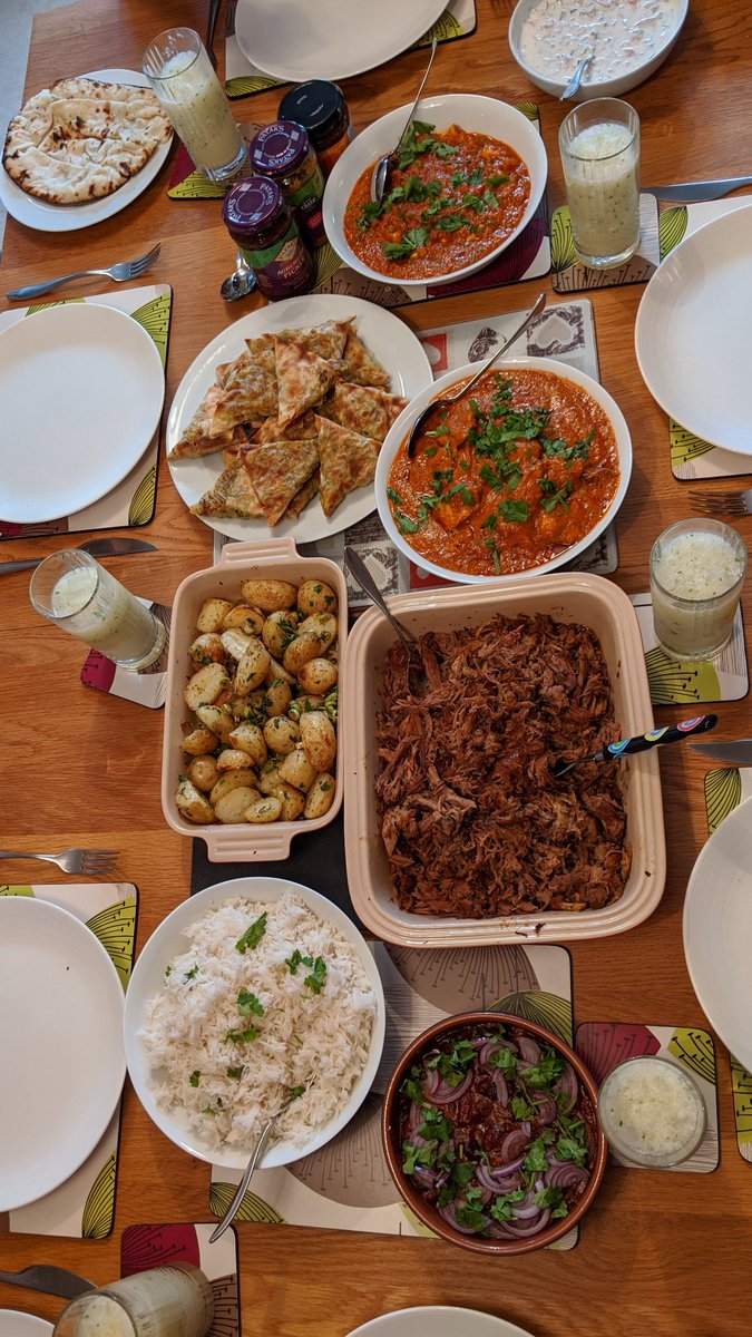 Friday night and most of Saturday was spent making our own attempt at Dishoom 😋

Chicken ruby, lamb raan, mattar paneer

Ramja kidney beans, gunpowder potatoes, vegetable samoas w/ kachumber salad &amp; raita

☕ Masala chai
🍹 Colaba colada

That was a lot of food 🤯