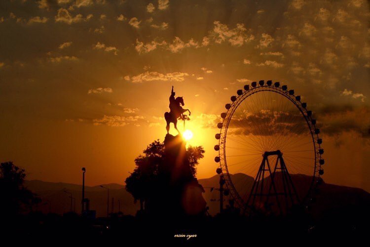 Kimseyi tanımadım ben
Senden daha güzel...