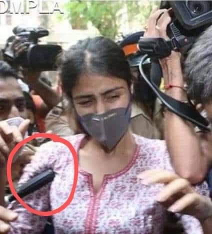 garrywalia_'s tweet photo. गोदी मीडिया बेशर्म है 

एक लड़की को कितना परेशान करोगे ? 

कोर्ट/ CBI देख लेगी तुम्हारी कवरेज नही चाहिए https://t.co/rltGdmQCSj