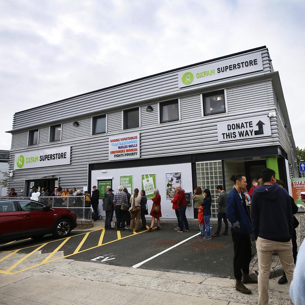KeirOX4's tweet photo. Happy Birthday @oxfamgb SuperStore!!

Congratulations to all the team &amp; thank you for the bargains. https://t.co/JU9vRgzdl4