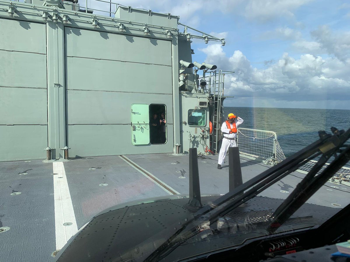 CdrDeuNavalAir's tweet photo. Am Freitag konnten die #Marineflieger mit #F332 #CorteReal von @COM_SNMG1 im Rahmen #GEREX gemeinsam Flugbetrieb üben. Eine schöne Vorausschau. Denn im November wollen wir mit #SEALYNX auf der 🇵🇹 Fregatte für 3 Wochen einschiffen.
#wearenato
@deutschemarine
@NATO_MARCOM https://t.co/cSr7oThqN4