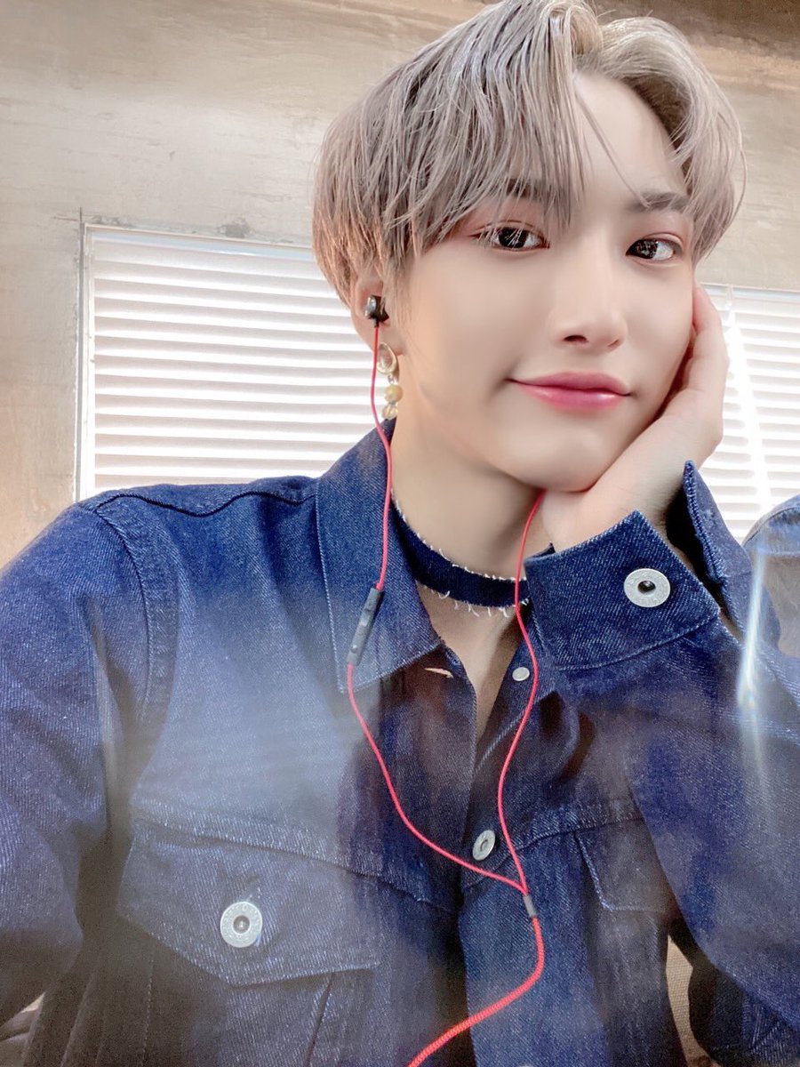 ATEEZofficial's tweet photo. [#성화] 휴대폰 필름은 깨졌지만 얼굴은 나왔당!ㅎㅎㅎ😆😆
#ATEEZ #에이티즈 https://t.co/m4UZ34ZHZP