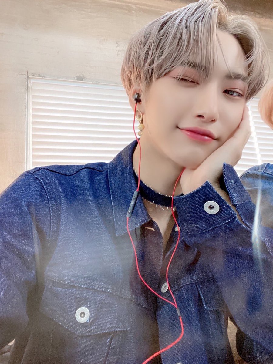 ATEEZofficial's tweet photo. [#성화] 휴대폰 필름은 깨졌지만 얼굴은 나왔당!ㅎㅎㅎ😆😆
#ATEEZ #에이티즈 https://t.co/m4UZ34ZHZP