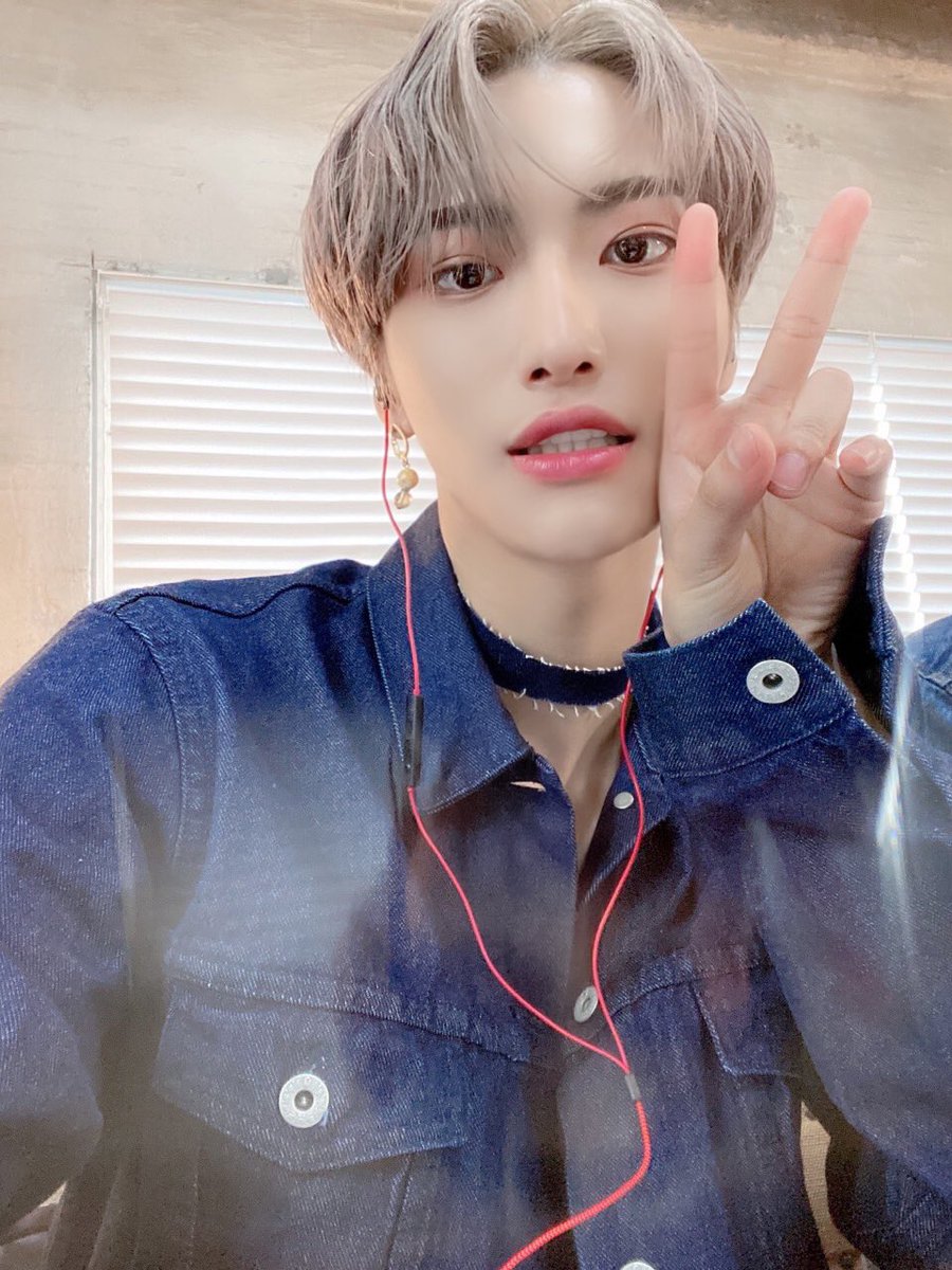 ATEEZofficial's tweet photo. [#성화] 휴대폰 필름은 깨졌지만 얼굴은 나왔당!ㅎㅎㅎ😆😆
#ATEEZ #에이티즈 https://t.co/m4UZ34ZHZP