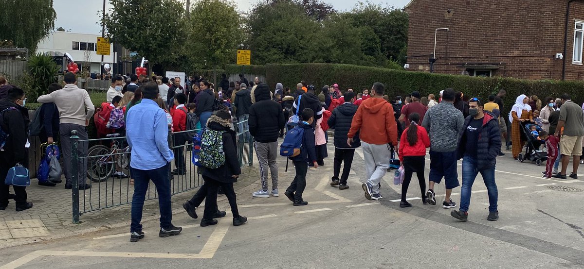 Rishav_shrestha's tweet photo. Disaster waiting to happen @giffordprimaryschool, Greenhill Gardens, Northolt UB5 6BU, @EalingCouncil @ealingMPS . No presence of school staffs to lead the pupil and parent on their first day back. #badmanagement #worststart https://t.co/oeJIFKJrRS