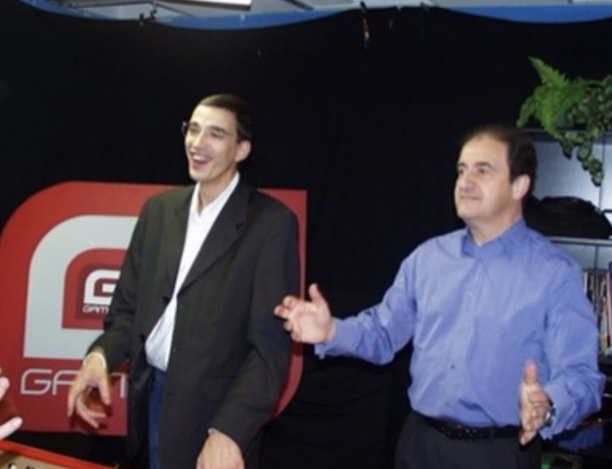 22 ans #gameone joyeux anniversaire @gameone @Marcuszeboulet @pierrelescure et tous les autres .07091998 ✌️🎂 https://t.co/vUenLal7qw