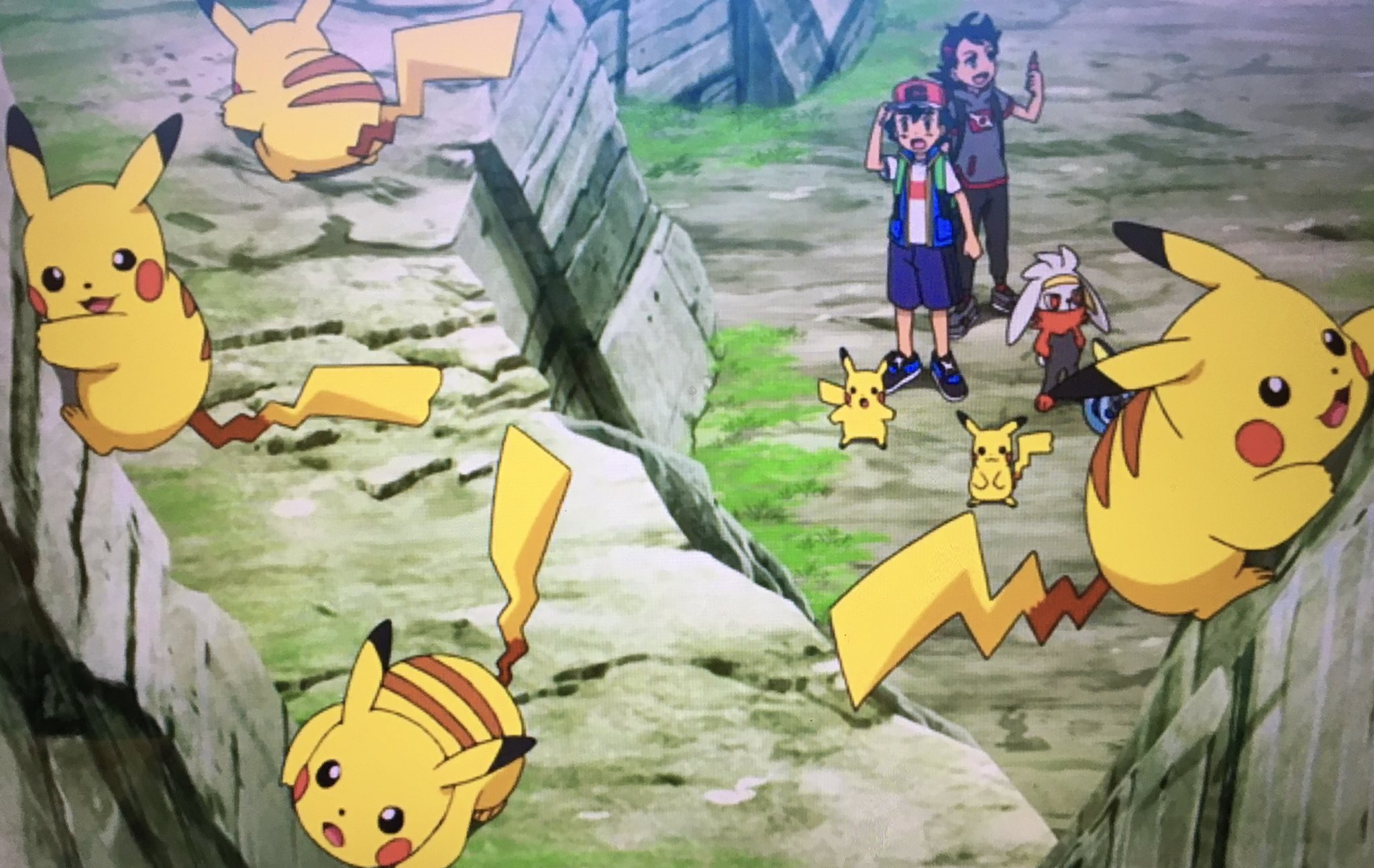 瀬文やつむ 昨日日曜に見たアニメポケモン ピカチュウ Amp ライチュウ大量発生中で可愛いのひとこと ゴウも手持ちのピカチュウ をゲットしたりかみなりのいしでサトシのピカチュウが進化 のドッキリのほか ロケット団によるピカチュウ大量捕獲など本当に