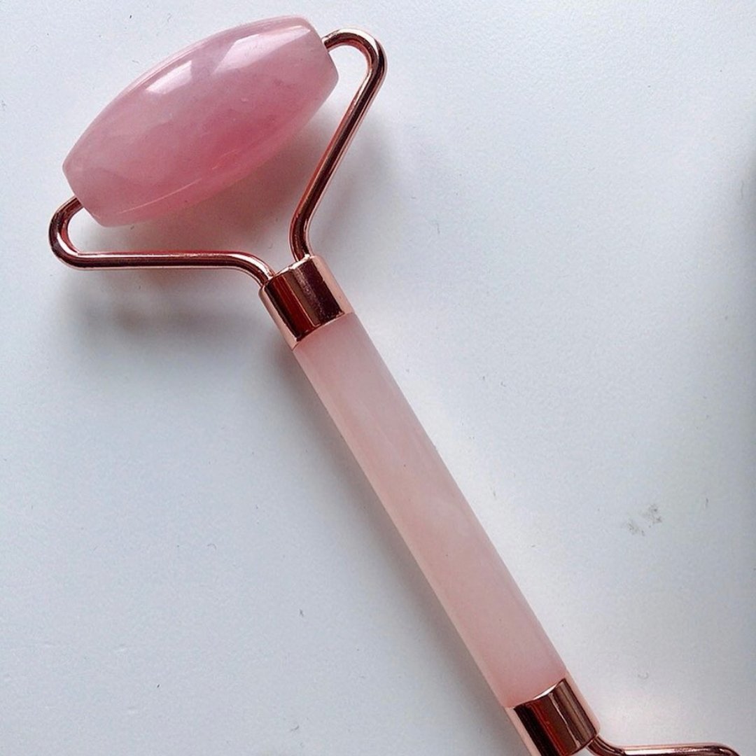 by_charl's tweet photo. skinbycharl 💗Rose quartz facial rollers are my actual fave, I bought this during lockdown as I wanted to know what the hype was about and can’t live without 💗

Who would of thought a rose roller would have so many benefits.... https://t.co/yT6pPJgi3K