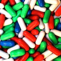 NoahQol's tweet photo. La Trinité des bonbons les plus éclatés que la planète est connue à ce jour, rien que les photos me font mal au crâne https://t.co/y3qPvBLVwp
