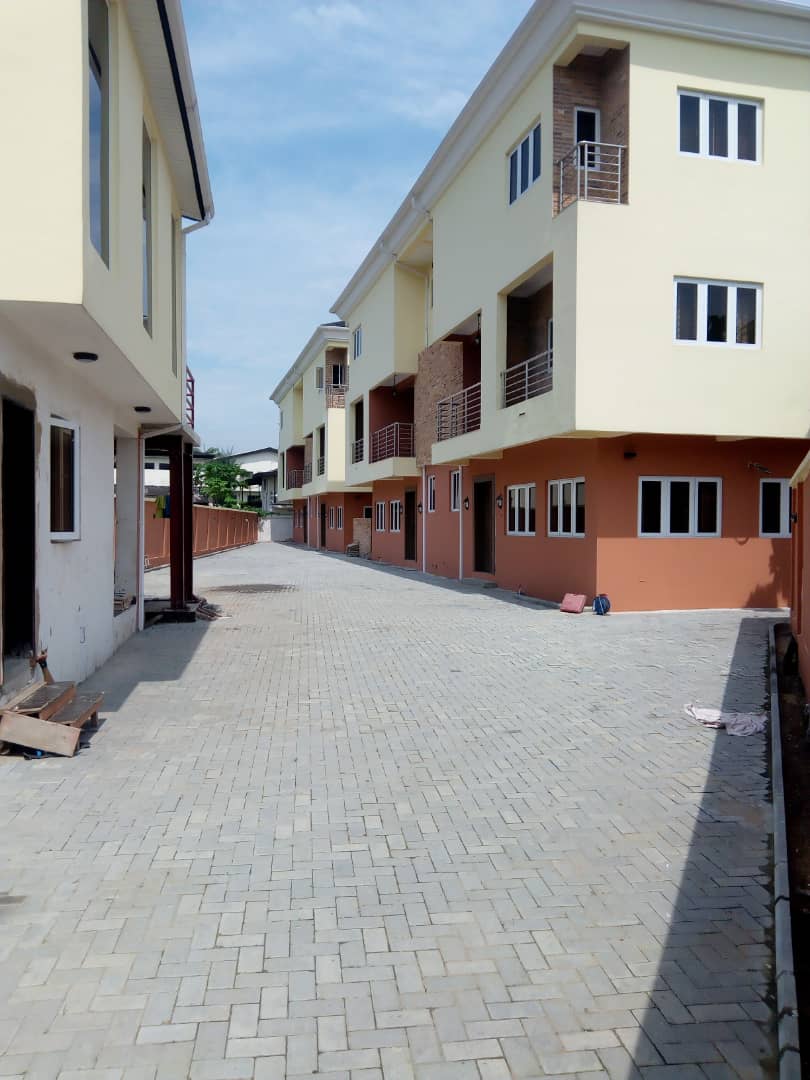 highlevelng's tweet image. OFFER FOR LEASE: 
Description: A 4 bedrooms duplex plus BQ ensuite, with a swimming pool, Gym, prepaid meter, security etc in a secured mini estate.
Location: Off McPherson Street, Ikoyi, Lagos
Price: N12m per annum
Contact: 08023406063 (WhatsApp)
