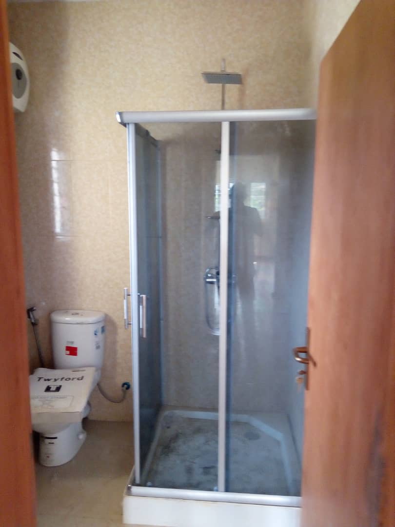 highlevelng's tweet image. OFFER FOR LEASE: 
Description: A 4 bedrooms duplex plus BQ ensuite, with a swimming pool, Gym, prepaid meter, security etc in a secured mini estate.
Location: Off McPherson Street, Ikoyi, Lagos
Price: N12m per annum
Contact: 08023406063 (WhatsApp)