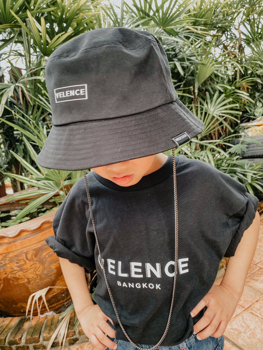 onlyjaoaustin's tweet photo. ได้แล้วหมวกกับเสื้อน้องวิน @velencebkk 
ขอบคุณหมวกจากลุงปาย @paiizer1 
แล้วก็เสื้อม่าม๊าซื้อให้ครับ @iNedoubleU 
.
เสื้อใหญ่มากเลย รอบหน้าทำไซส์เด็กทีนะครับน้องวิน
@winmetawin 
#winmetawin @winmetawin #snowballpower #velence #velencebkk https://t.co/GVZggIrw0m