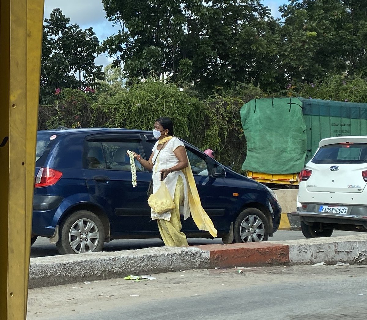 Covid affect - Hats off to this lady running from one car to other trying to sell Flower at Parle Toll gate (Tumkur rd). Probably making ends meet <a href="/CMofKarnataka/">CM of Karnataka</a> @BBMPCOMM <a href="/PMOIndia/">PMO India</a>