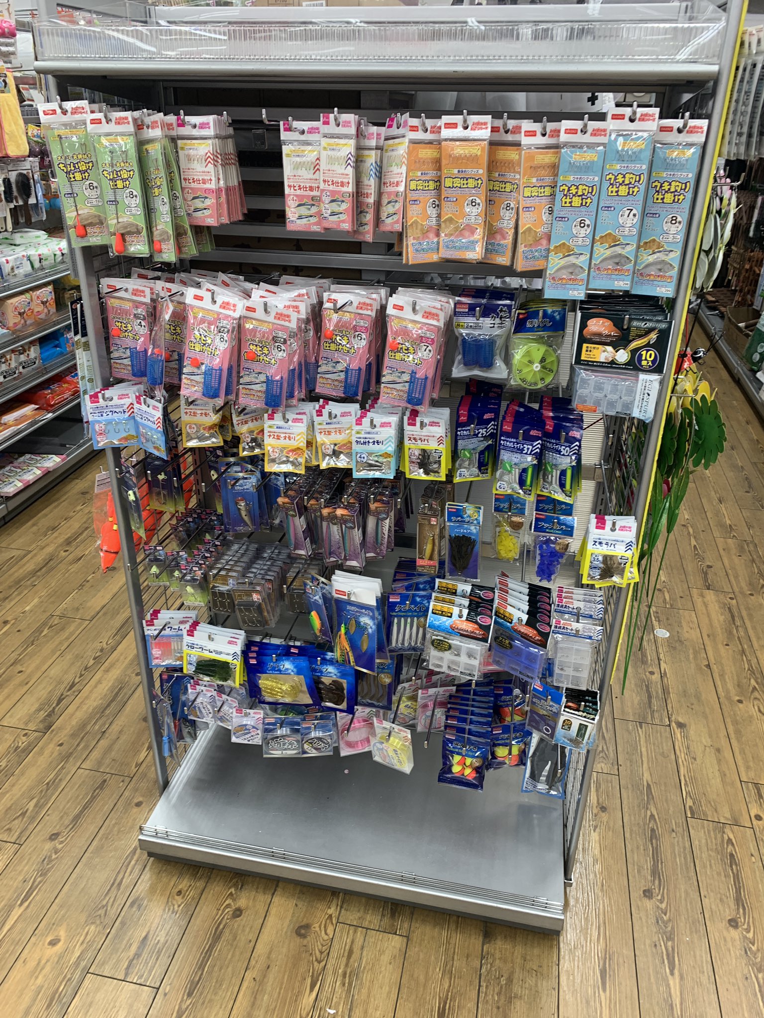 Twitter 上的 Koz Modus Ponens ダイソー釣具が凄いと聞いて ダイソーララテラス南千住店の在庫 テンヤが 0円とな Daiso釣具 T Co Tuzqn5ysbn Twitter